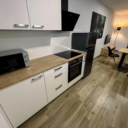 Modern And Peaceful With Terrace - Two Bedroom With Terrace شقة *